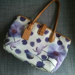 Dooney & Bourke